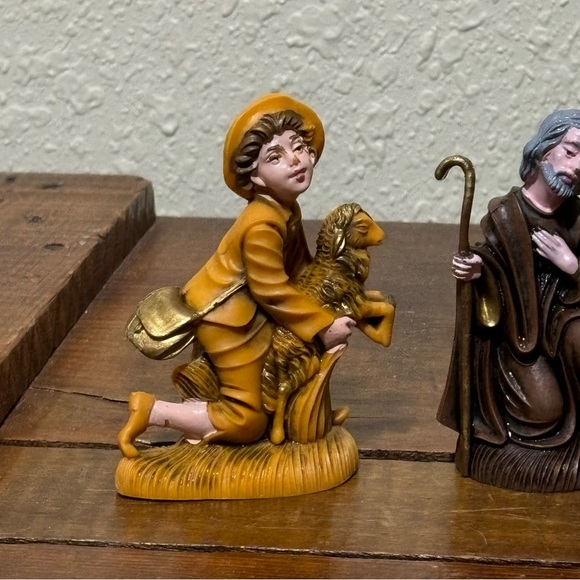 Vintage Antique Molded plastic made in Italy Nativity scene figures. Set of 3 - Picture 3 of 10
